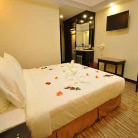 Hotel Heaven Rangun Kültér fotó
